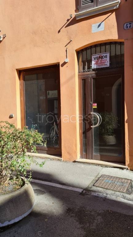 negozio in vendita a Ferrara in zona Centro Storico