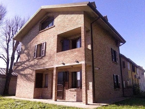 casa indipendente in vendita a Ferrara in zona Villanova
