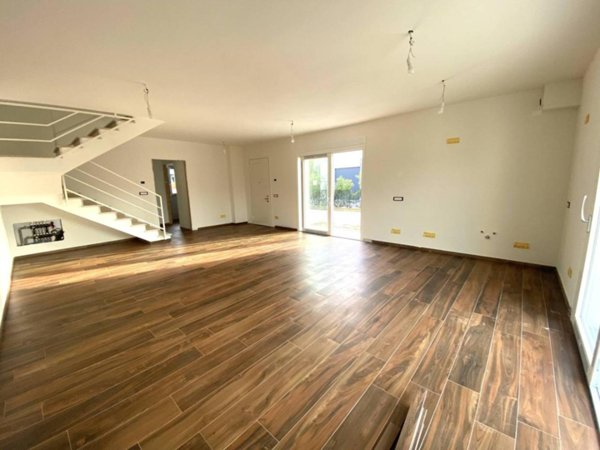 casa indipendente in vendita a Ferrara