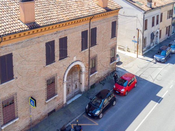 casa indipendente in vendita a Ferrara in zona Centro Storico
