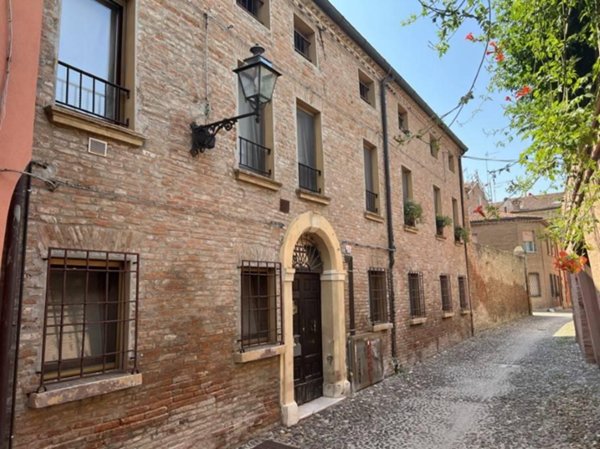 appartamento in vendita a Ferrara in zona Centro Storico