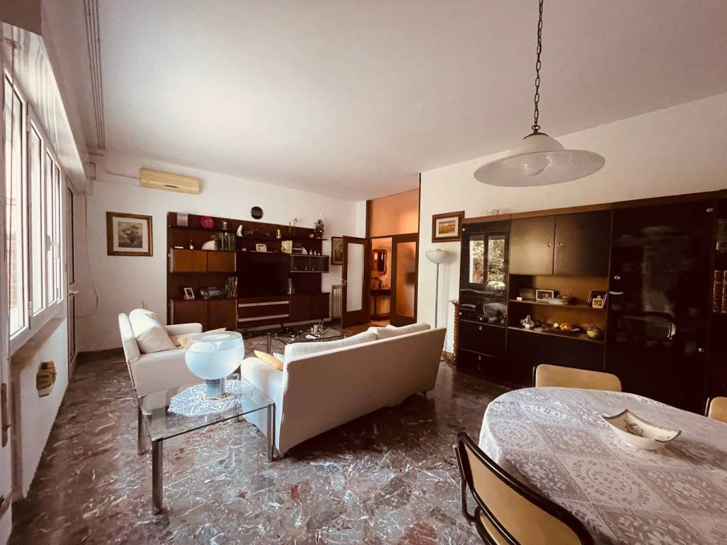 casa indipendente in vendita a Ferrara in zona Centro Storico