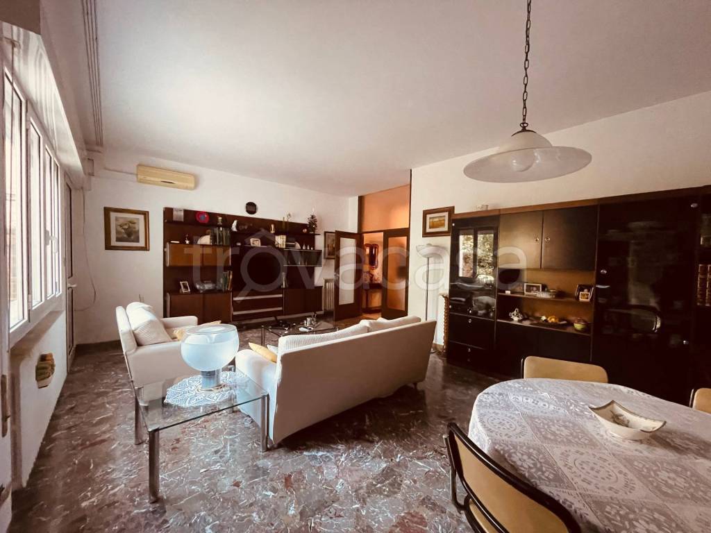 casa indipendente in vendita a Ferrara in zona Centro Storico
