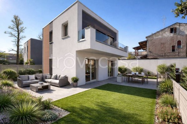 casa indipendente in vendita a Ferrara