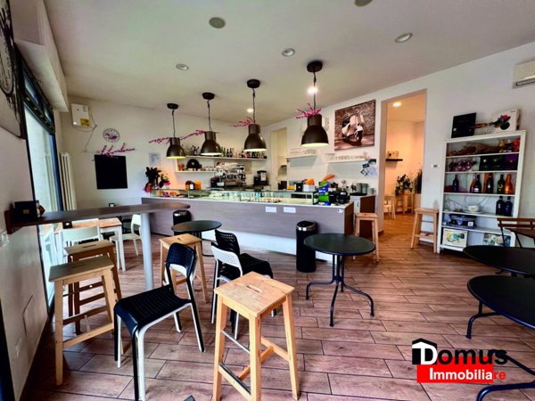 negozio in vendita a Ferrara in zona Cona