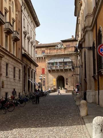 appartamento in vendita a Ferrara in zona Centro Storico