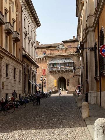 appartamento in vendita a Ferrara in zona Centro Storico