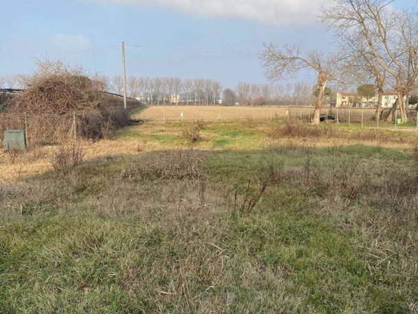 terreno edificabile in vendita a Ferrara in zona Porotto / Cassana