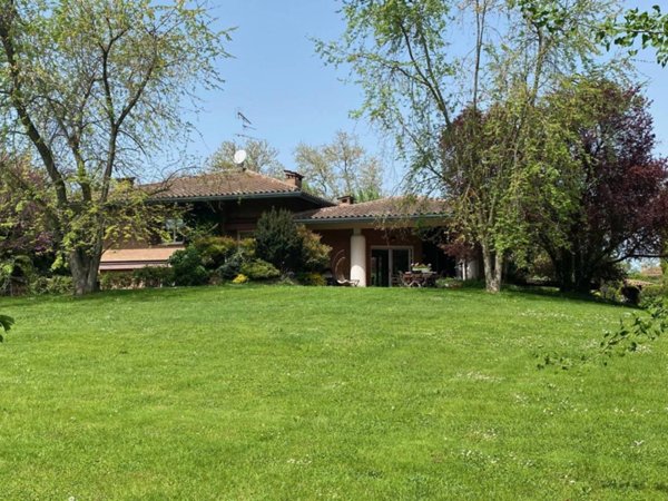 casa indipendente in vendita a Ferrara