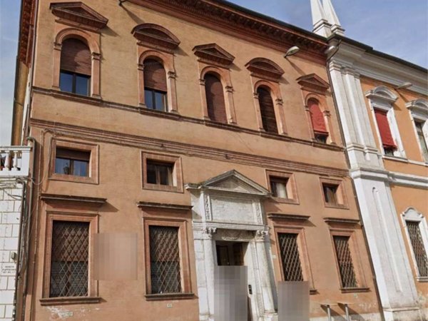 negozio in vendita a Ferrara in zona Centro Storico