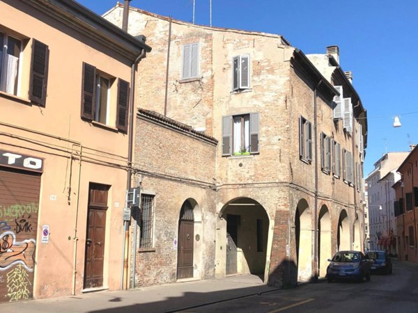 appartamento in vendita a Ferrara in zona Centro Storico
