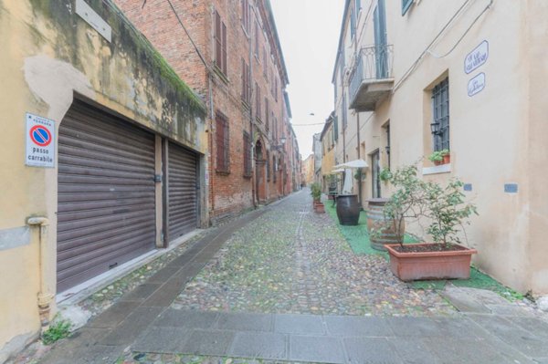 appartamento in vendita a Ferrara in zona Centro Storico