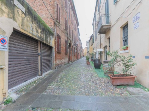 appartamento in vendita a Ferrara in zona Centro Storico