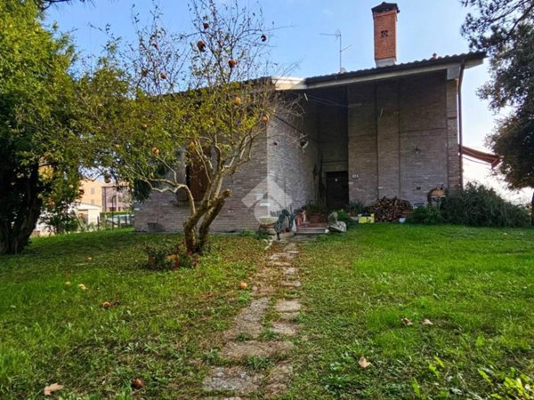 casa indipendente in vendita a Ferrara in zona Correggio