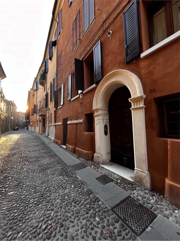 appartamento in vendita a Ferrara in zona Centro Storico