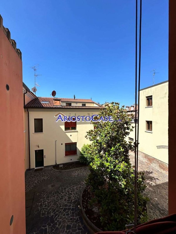 appartamento in vendita a Ferrara in zona Centro Storico