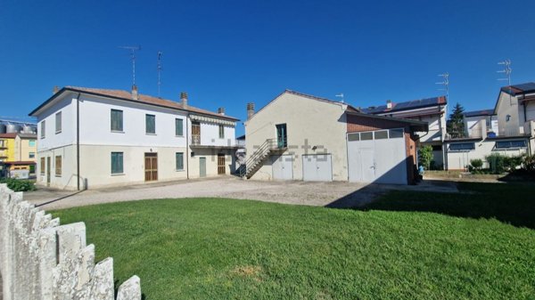casa semindipendente in vendita a Ferrara