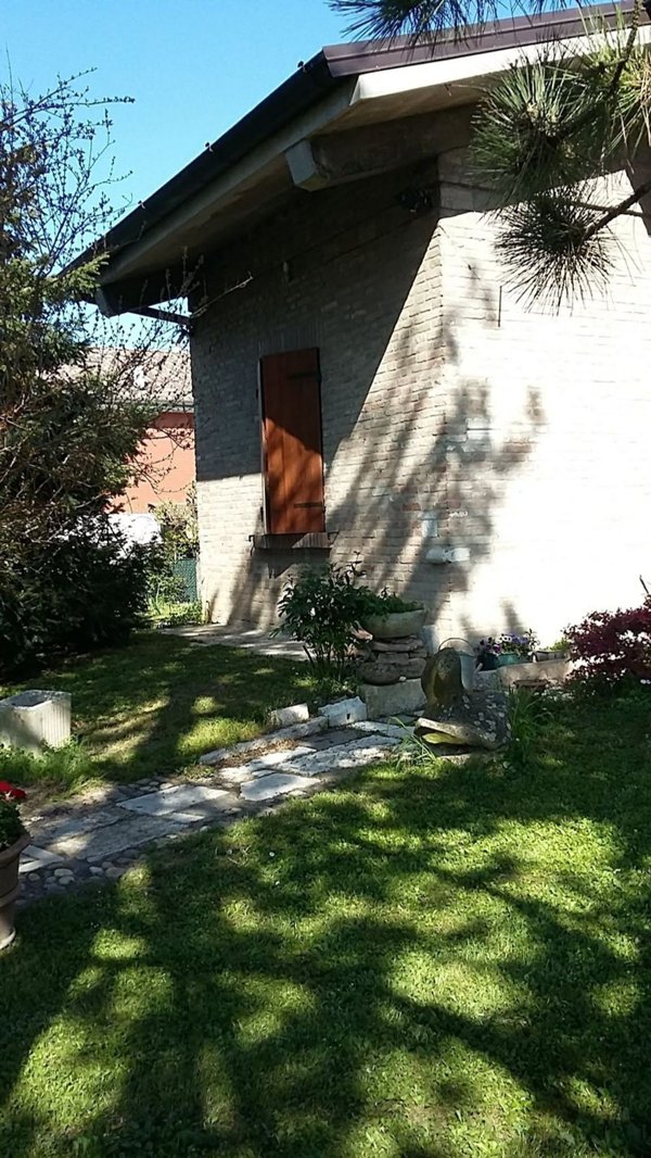 casa indipendente in vendita a Ferrara