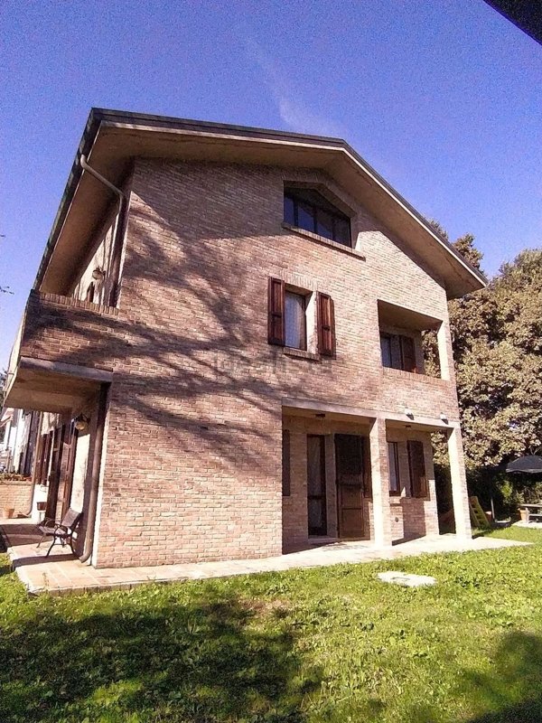 casa indipendente in vendita a Ferrara in zona Viconovo