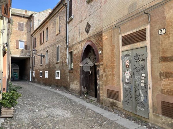 quadrivano in vendita a Ferrara