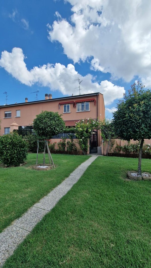 casa indipendente in vendita a Ferrara