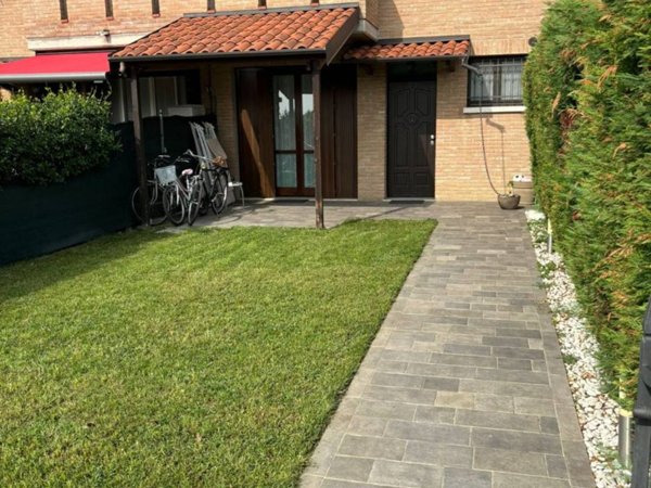 casa indipendente in vendita a Ferrara in zona Francolino
