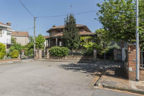 casa indipendente in vendita a Ferrara in zona Centro Storico