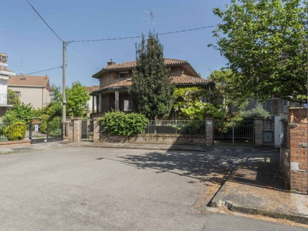 casa indipendente in vendita a Ferrara in zona Centro Storico