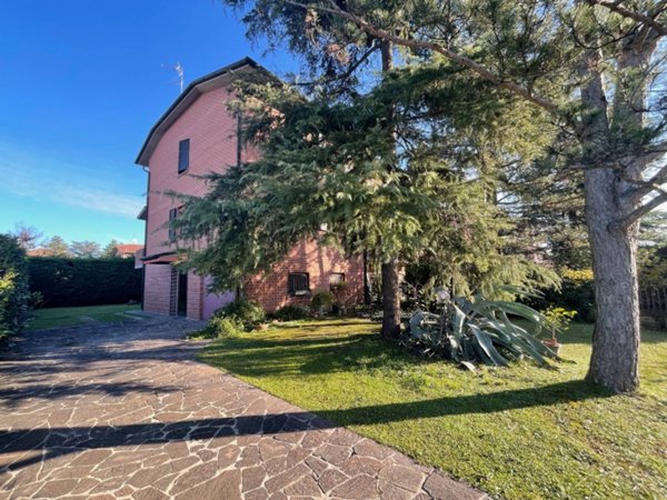 casa indipendente in vendita a Ferrara