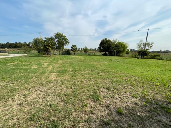 terreno edificabile in vendita a Ferrara in zona Centro Storico
