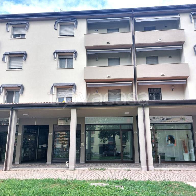 negozio in vendita a Ferrara