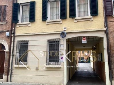 casa indipendente in vendita a Ferrara in zona Centro Storico