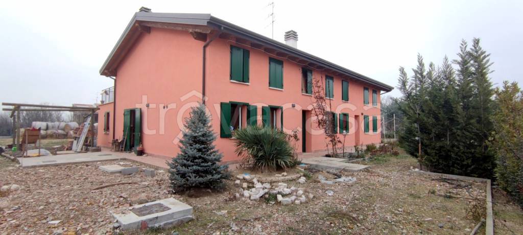 casa indipendente in vendita a Ferrara in zona Montalbano