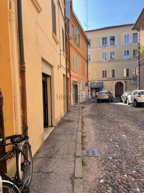 negozio in vendita a Ferrara