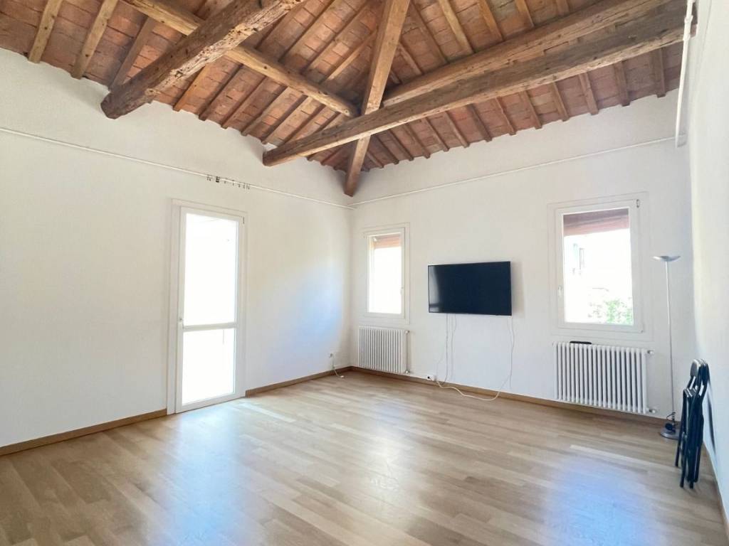 intera palazzina in vendita a Ferrara in zona Centro Storico