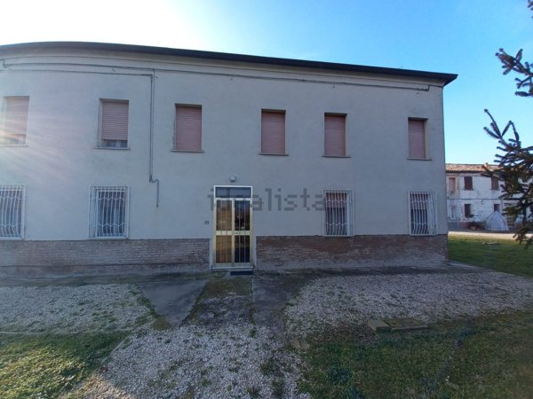 casa indipendente in vendita a Ferrara