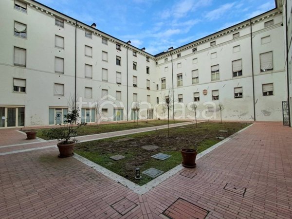 appartamento in vendita a Ferrara in zona Centro Storico