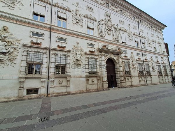 appartamento in vendita a Ferrara in zona Centro Storico