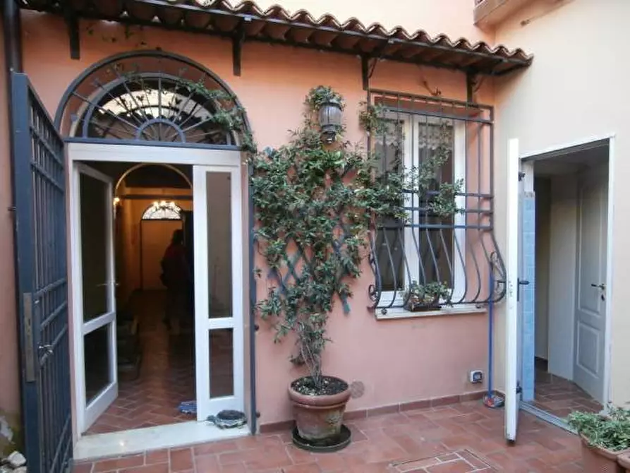 casa indipendente in vendita a Ferrara in zona Centro Storico