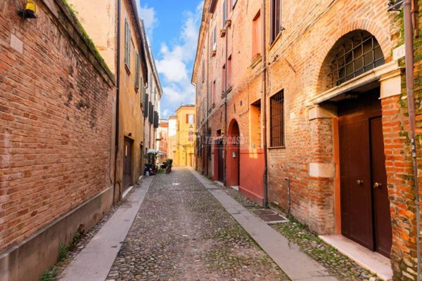 appartamento in vendita a Ferrara in zona Centro Storico