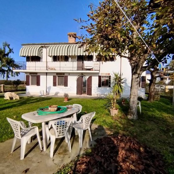 casa indipendente in vendita a Ferrara in zona Casaglia