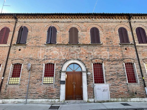 appartamento in vendita a Ferrara in zona Centro Storico