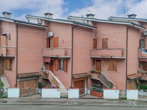 casa indipendente in vendita a Ferrara in zona Centro Storico