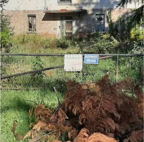 negozio in vendita a Ferrara in zona Marrara