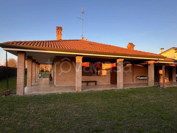 casa indipendente in vendita a Ferrara