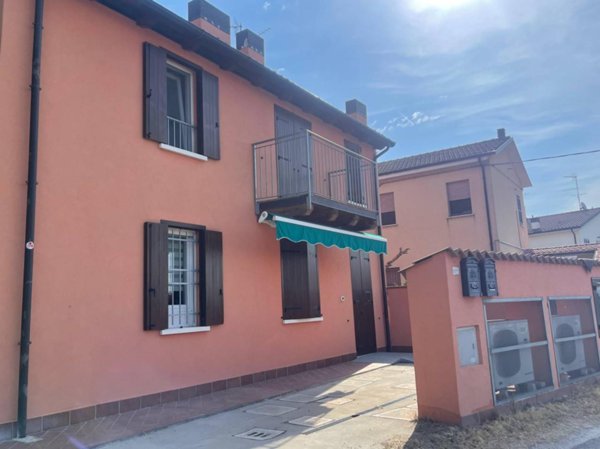 casa indipendente in vendita a Ferrara in zona Montalbano