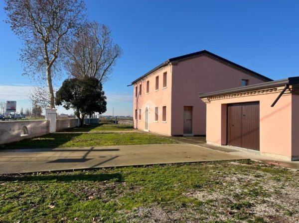 casa indipendente in vendita a Ferrara in zona Baura