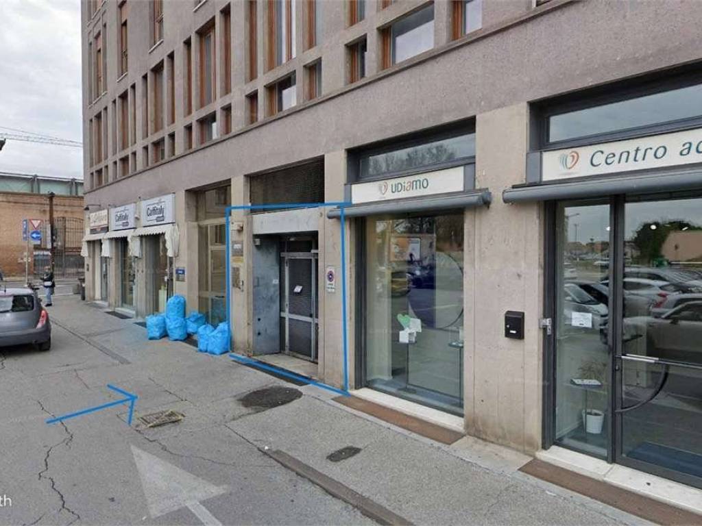 locale commerciale in vendita a Ferrara