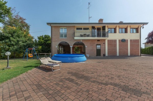 casa indipendente in vendita a Ferrara in zona Baura