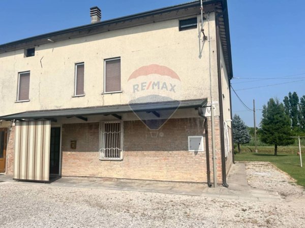 casa indipendente in vendita a Ferrara in zona Marrara